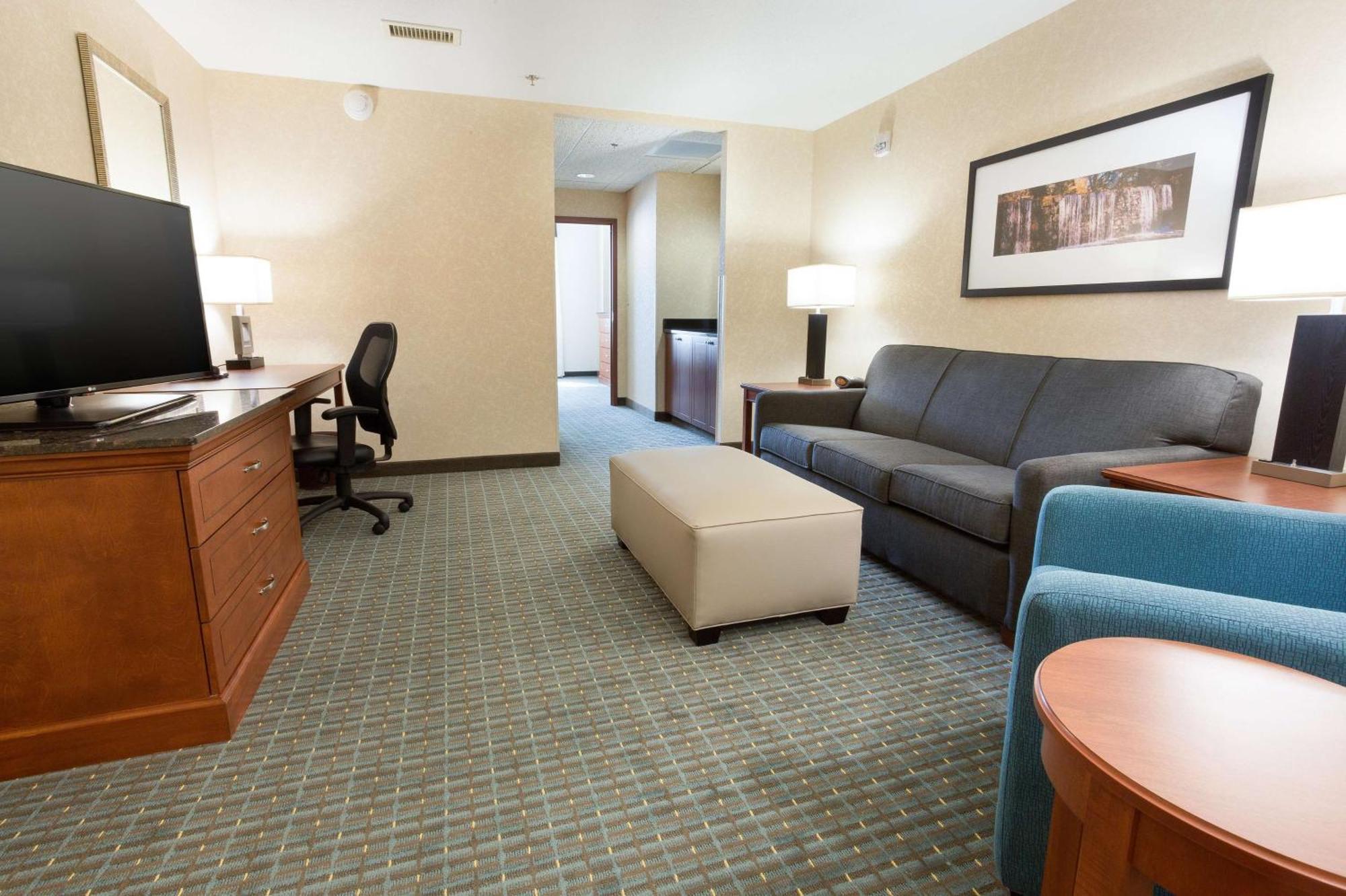 Drury Inn & Suites Burlington Exterior photo