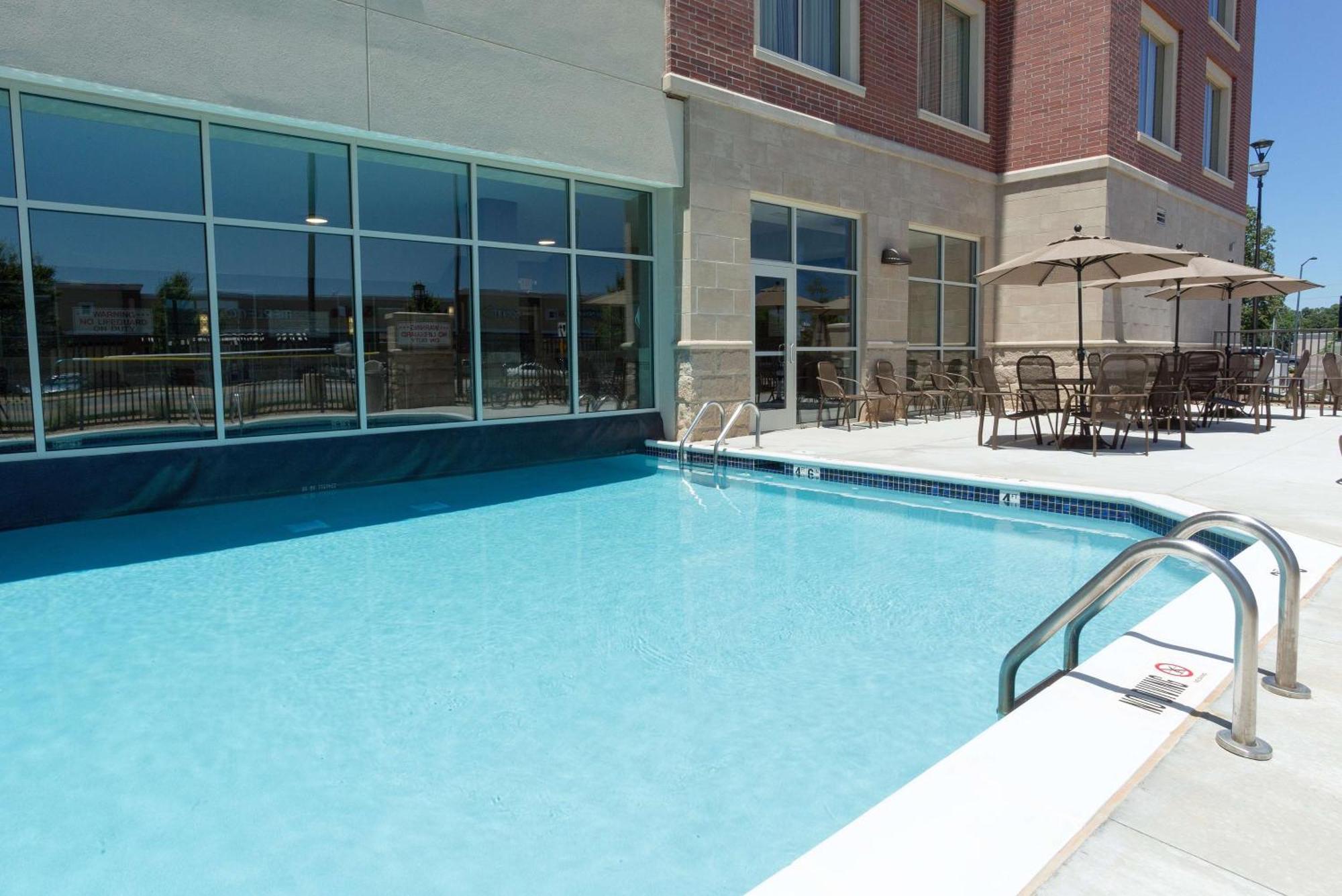 Drury Inn & Suites Burlington Exterior photo