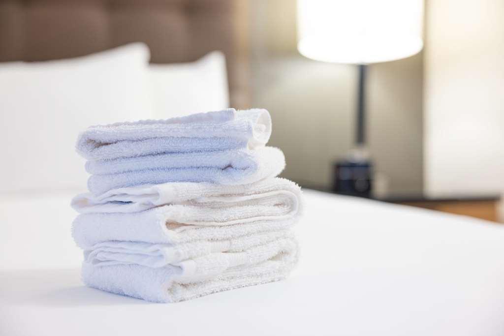 Drury Inn & Suites Burlington Room photo